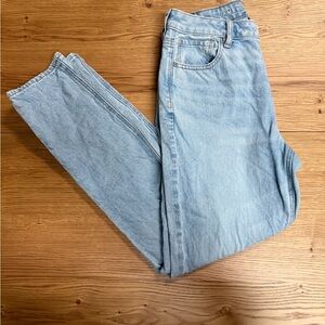 American Eagle Outfitters Light Wash Strigid Mom Jean